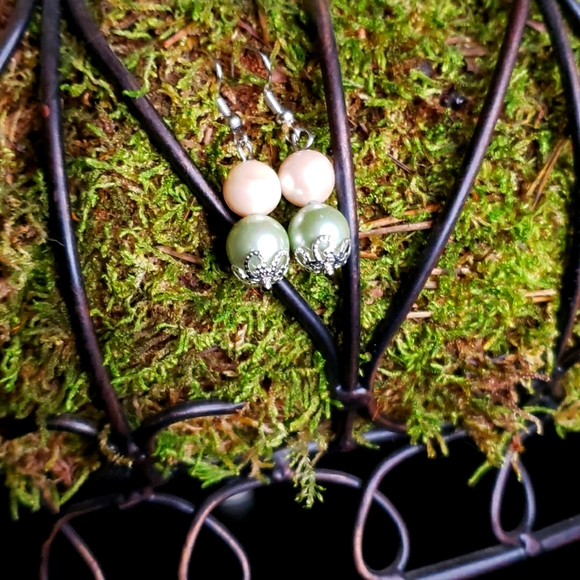 Earrings - Picture 1 of 1